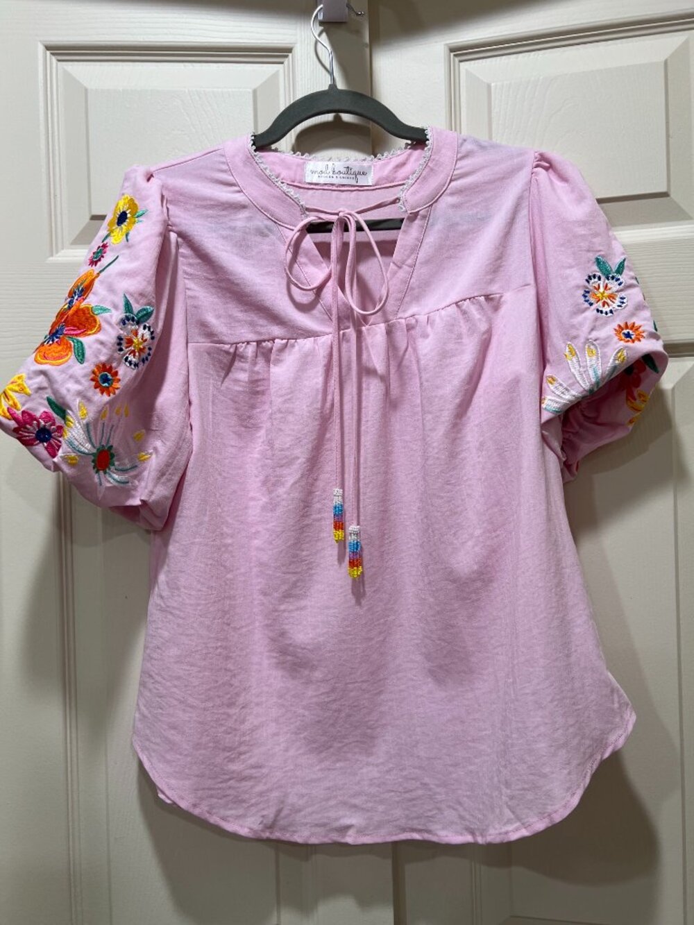 Mod Boutique Women's Pink Embroidered Floral Puff Sleeve Blouse Tie Neck Medium